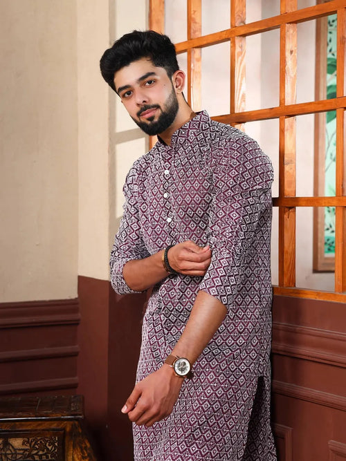 Men’s geometric print kurta with stand collar and long sleeves